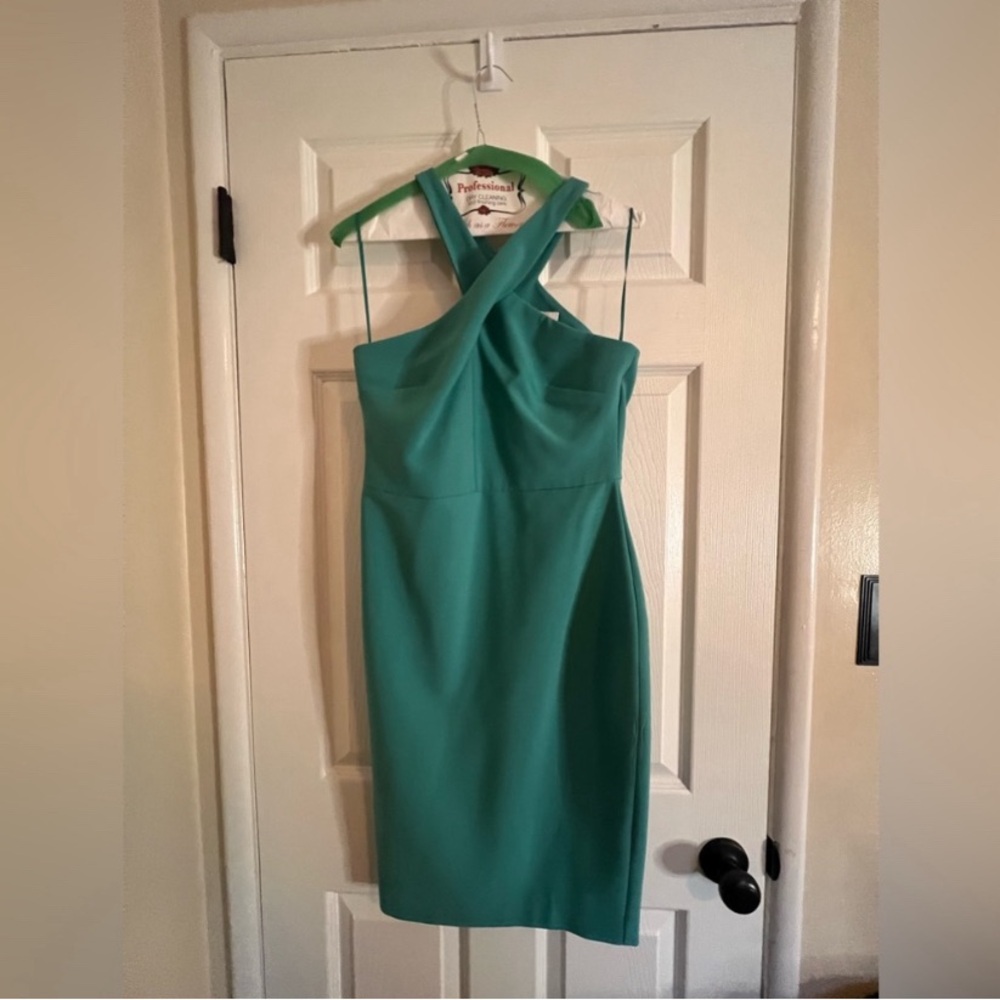 Likely Carolyn Sheath Dress 💚